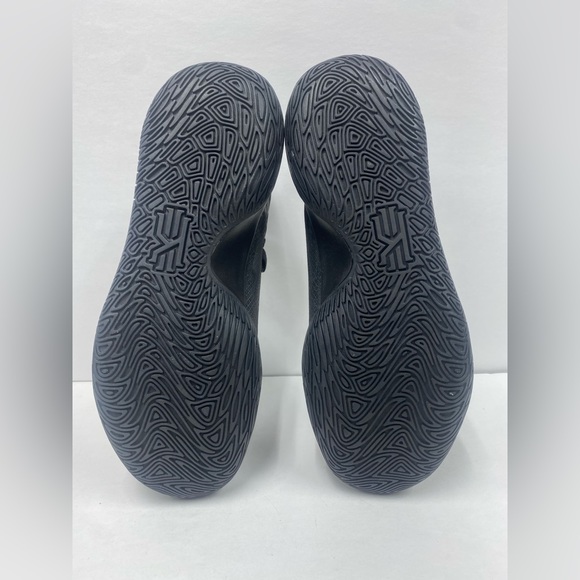 Kyrie Irving Sneakers Size 9.5 - Picture 7 of 7